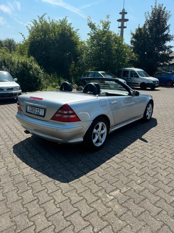 Gebraucht Mercedes SLK230 197 PS (144 kW) 2002 Silber Cabrio