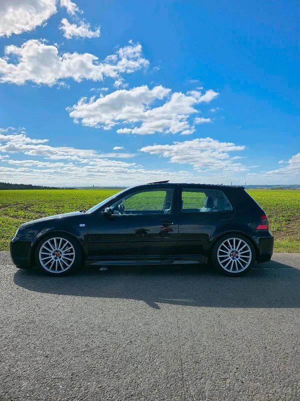 Schwarz Gebraucht 2025 VW Golf VIII R Limousine | 25.000 € - Bild 1/4