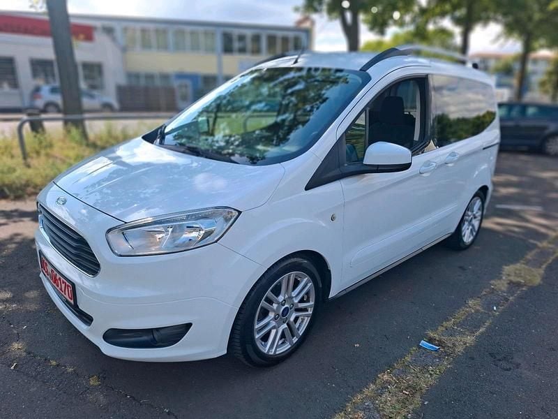 Weiß Gebraucht 2015 Ford Tourneo Courier Van / Kleinbus | 5.500 € (Fairer Preis) - Bild 1/4