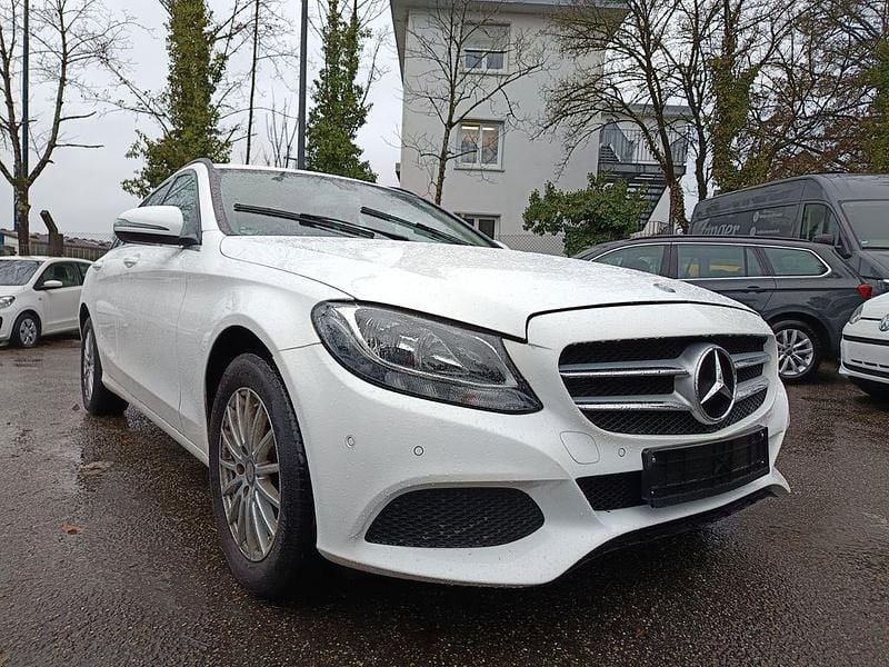 Gebraucht Mercedes C180 156 PS (114 kW) 2015 Weiß Kombi