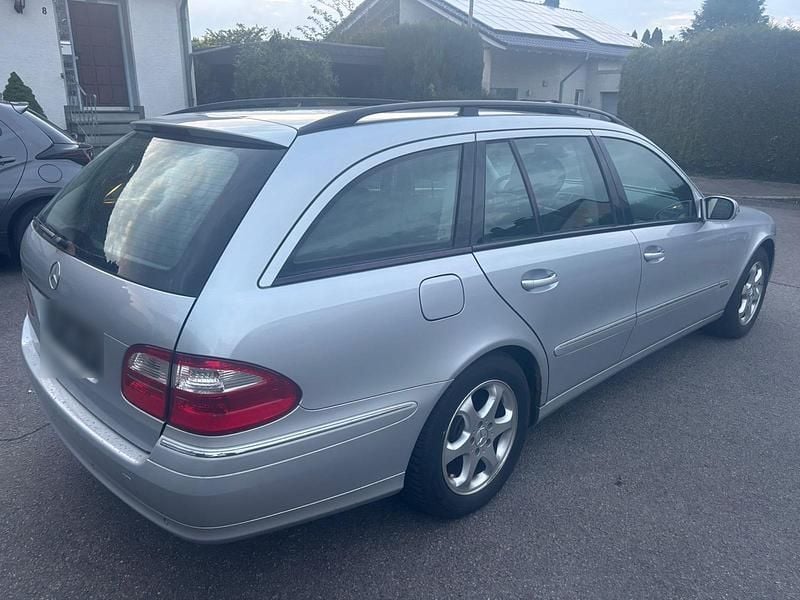 Gebraucht Mercedes E220 Elegance 150 PS (110 kW) 2005 Silber Kombi