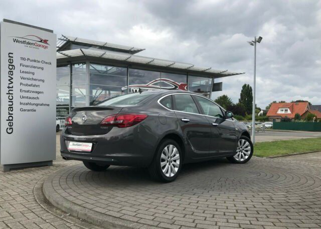 Gebraucht Opel Astra 140 PS (102 kW) 2013 Grau metallic Limousine