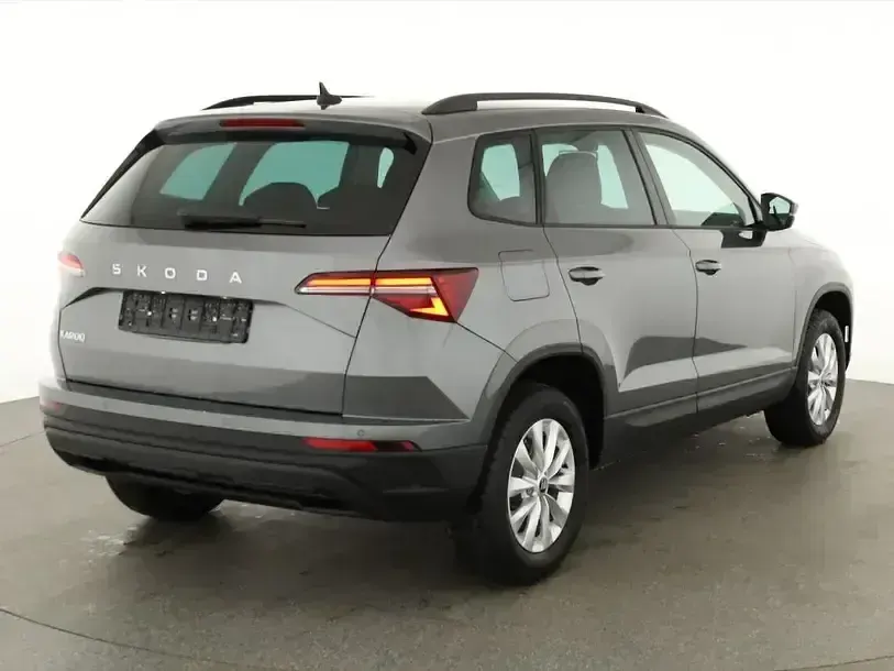 Neu Skoda Karoq Selection 150 PS (110 kW) 2025 Black magic perleffekt SUV