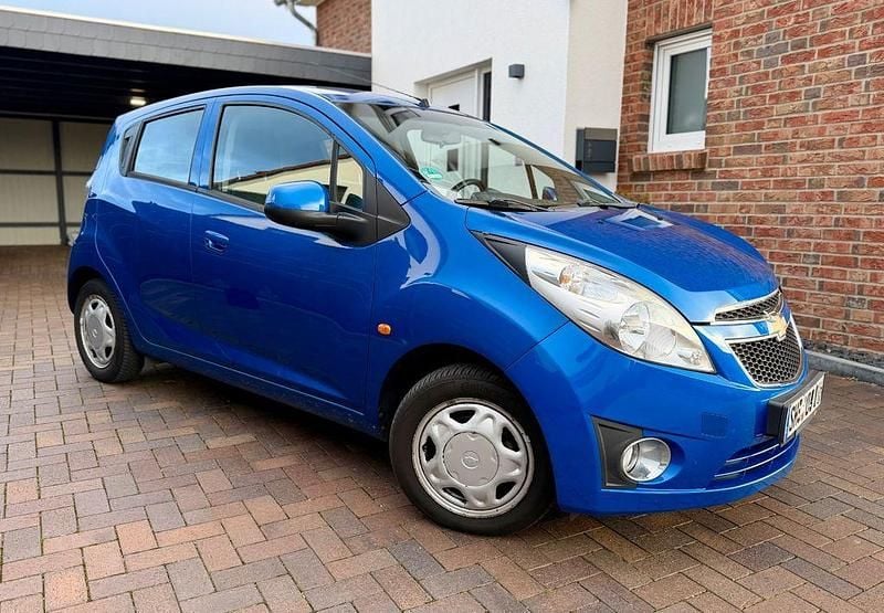 Blau Gebraucht 2011 Chevrolet Spark LS Kleinwagen | 2.949 € (Fairer Preis) - Bild 1/4