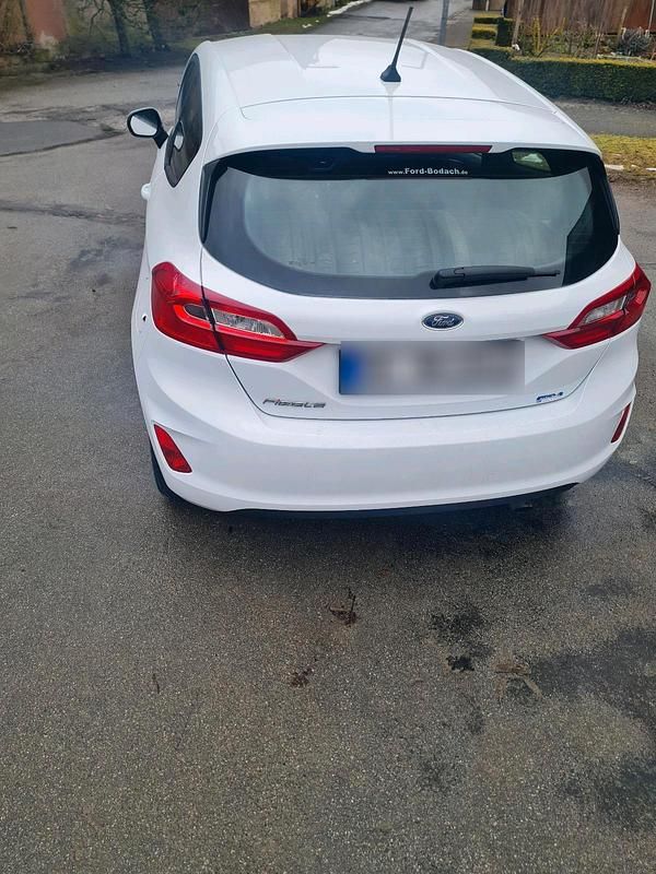 Gebraucht Ford Fiesta 70 PS (51 kW) 2019 Weiß Kleinwagen
