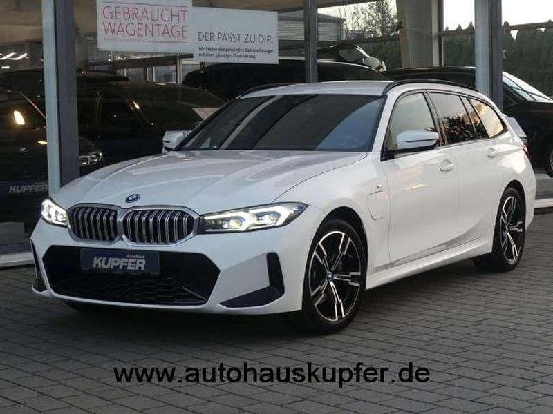 Alpinweiss Gebraucht 2023 BMW 330e M Sport Kombi | 38.900 € (Guter Preis) - Bild 1/4