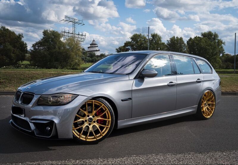 Grau Gebraucht 2009 BMW 330 Comfort Edition Kombi | 18.999 € - Bild 1/4