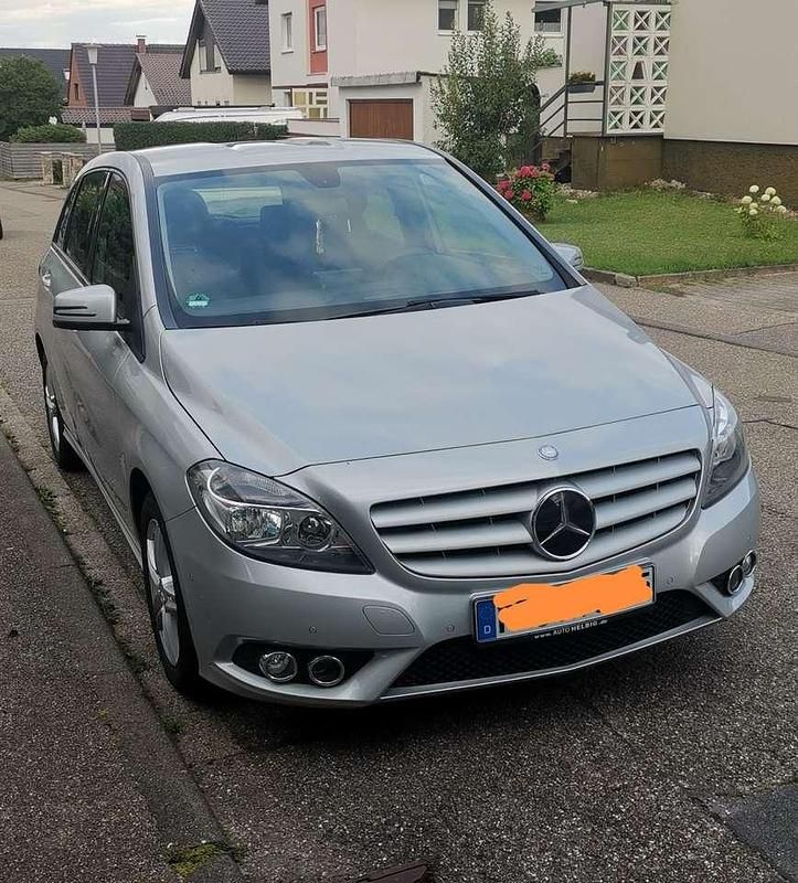 Gebraucht 2014 Mercedes B180 Van / Kleinbus | 9.990 € (Etwas zu teuer) - Bild 1/4