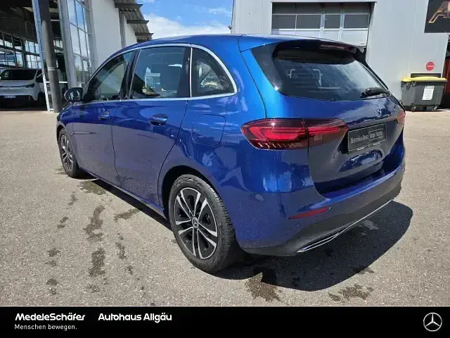 Gebraucht Mercedes B200 Progressive 163 PS (119 kW) 2024 Lack spektralblau Kleinwagen