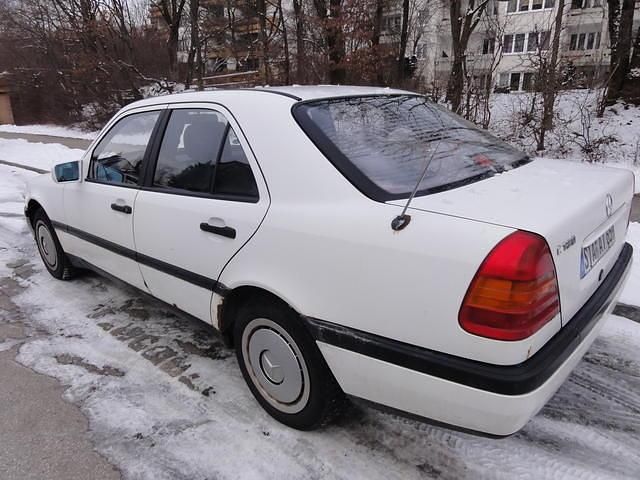 Gebraucht Mercedes C180 122 PS (89 kW) 1995 Weiß Limousine