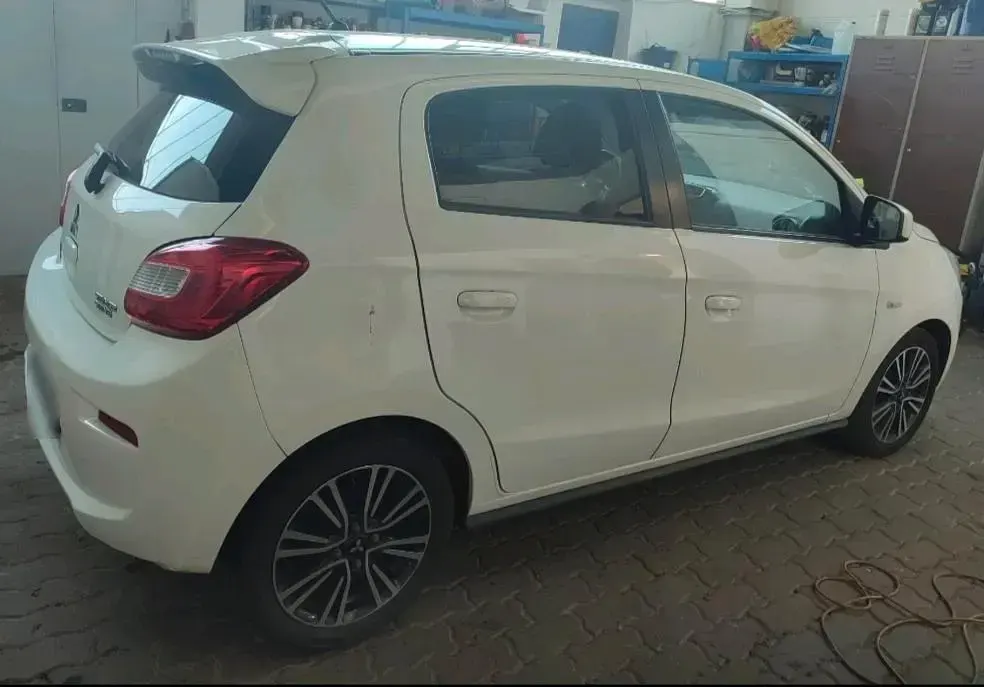 Gebraucht Mitsubishi Space Star 80 PS (58 kW) 2018 Weiß Kleinwagen