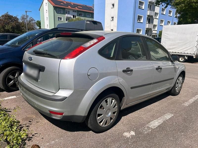 Begagnad Ford Focus 2006 Silver Sedan