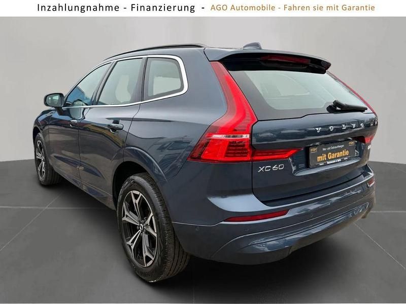 Gebraucht Volvo XC60 Momentum 197 PS (144 kW) 2022 Blau SUV