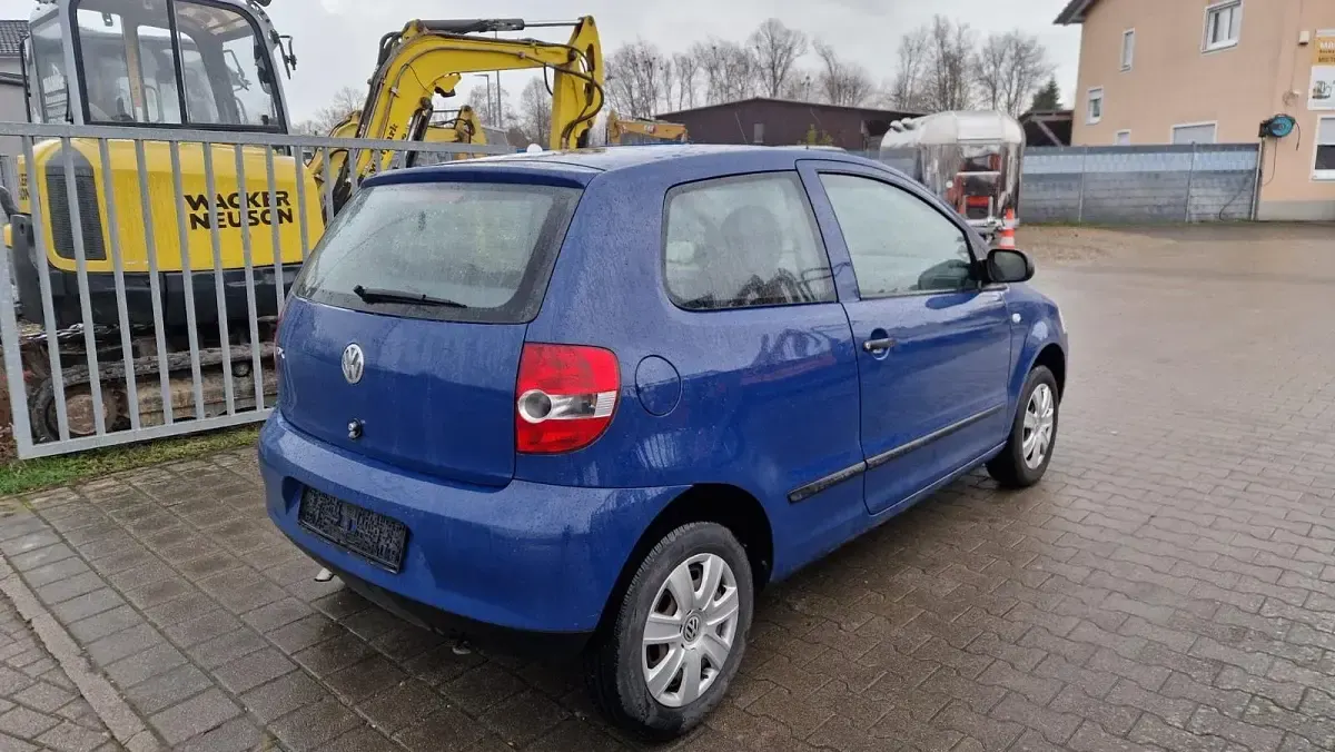 Gebraucht VW Fox 54 PS (39 kW) 2005 Blau Kleinwagen