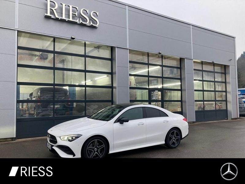 Weiss Gebraucht 2024 Mercedes CLA220 Night Limousine | 45.900 € (Teuer) - Bild 1/4