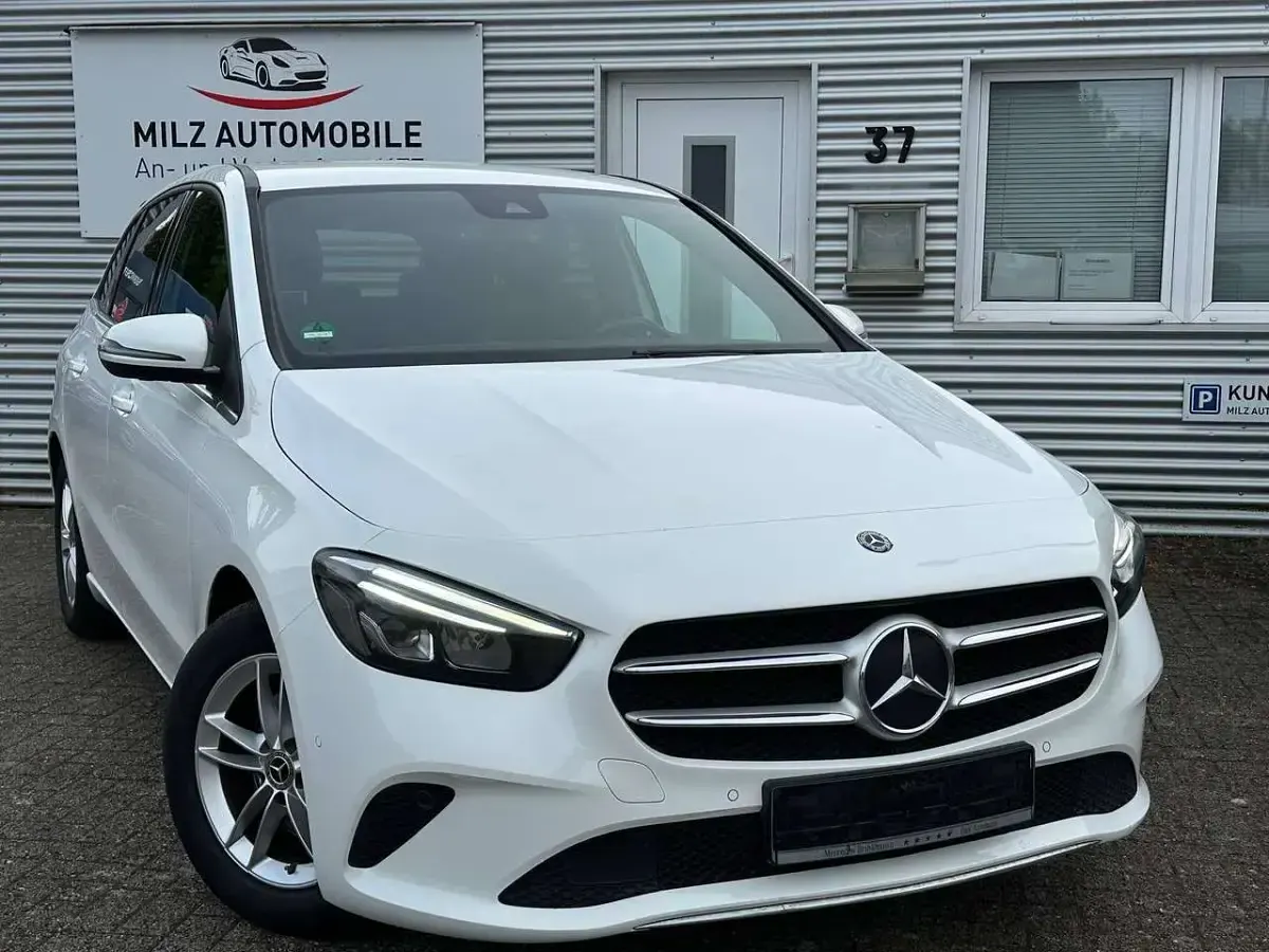 Gebraucht Mercedes B180 116 PS (85 kW) 2019 Polarweiss  unilack Kleinwagen
