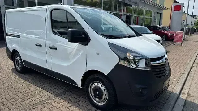 Używany Opel Vivaro 121 KM (88 kW) 2018 Biały Minivan