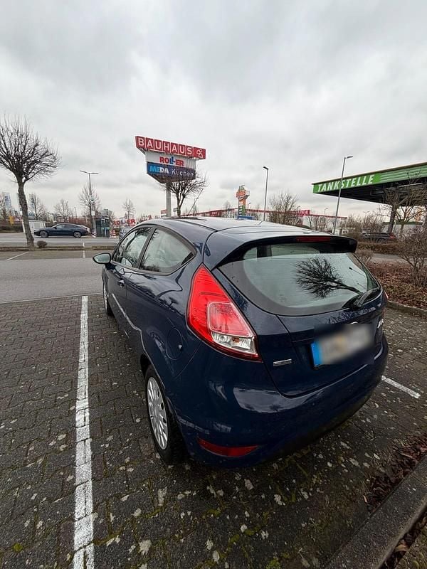Gebraucht Ford Fiesta 95 PS (69 kW) 2014 Blau Kleinwagen