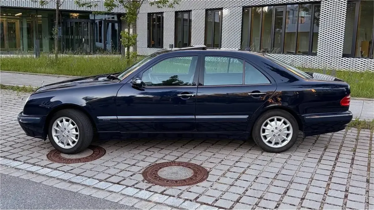 Gebraucht Mercedes E240 170 PS (125 kW) 2001 Blau Limousine