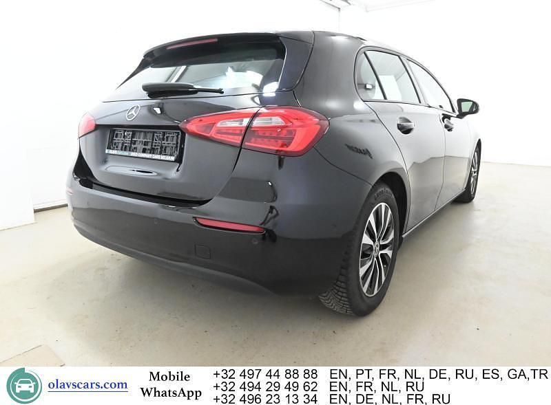 Gebraucht Mercedes A180 116 PS (85 kW) 2021 Schwarz Limousine