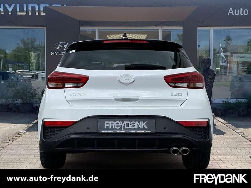 Gebraucht Hyundai i30 140 PS (102 kW) 2025 Atlas white Limousine