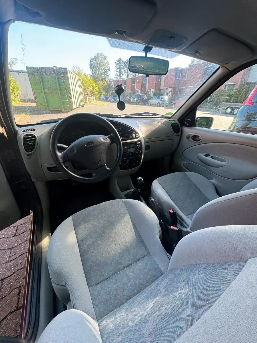 Używany Ford Fiesta 75 KM (55 kW) 1998 Andere farben Hatchback
