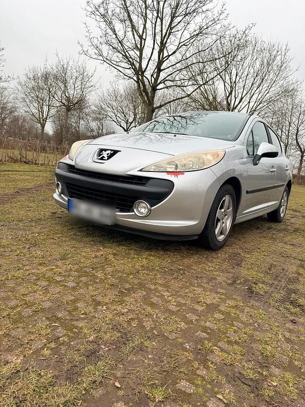 Gebraucht Peugeot 207 95 PS (69 kW) 2009 Silber Kleinwagen