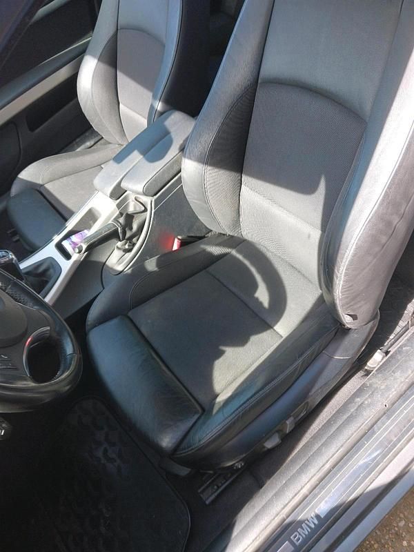 Gebraucht BMW 320 184 PS (135 kW) 2012 Grau Coupé