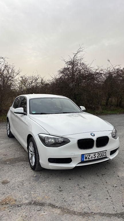 Weiß Gebraucht 2013 BMW 116 Kleinwagen | 7.600 € (Fairer Preis) - Bild 1/4
