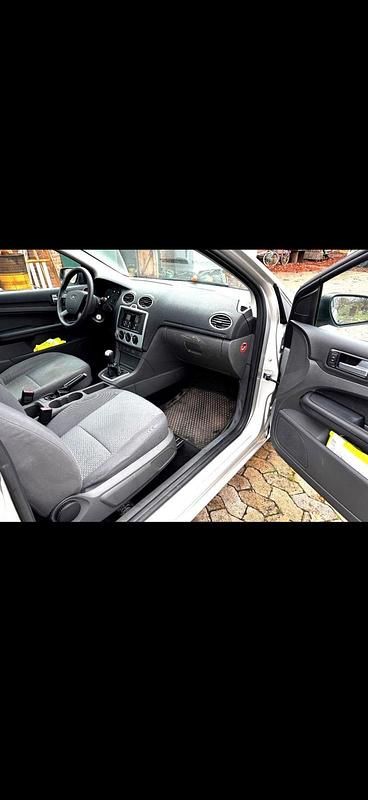 Gebraucht Ford Focus 101 PS (74 kW) 2005 Silber Kleinwagen