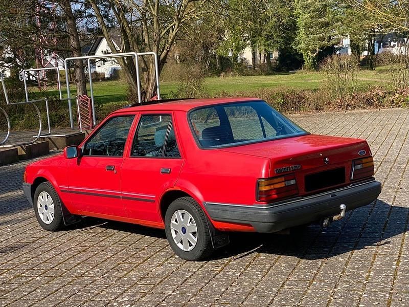 Gebraucht Ford Orion 54 PS (39 kW) 1988 Rot Limousine