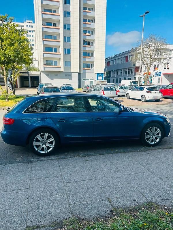 Gebraucht Audi A4 140 PS (102 kW) 2008 Blau Kombi