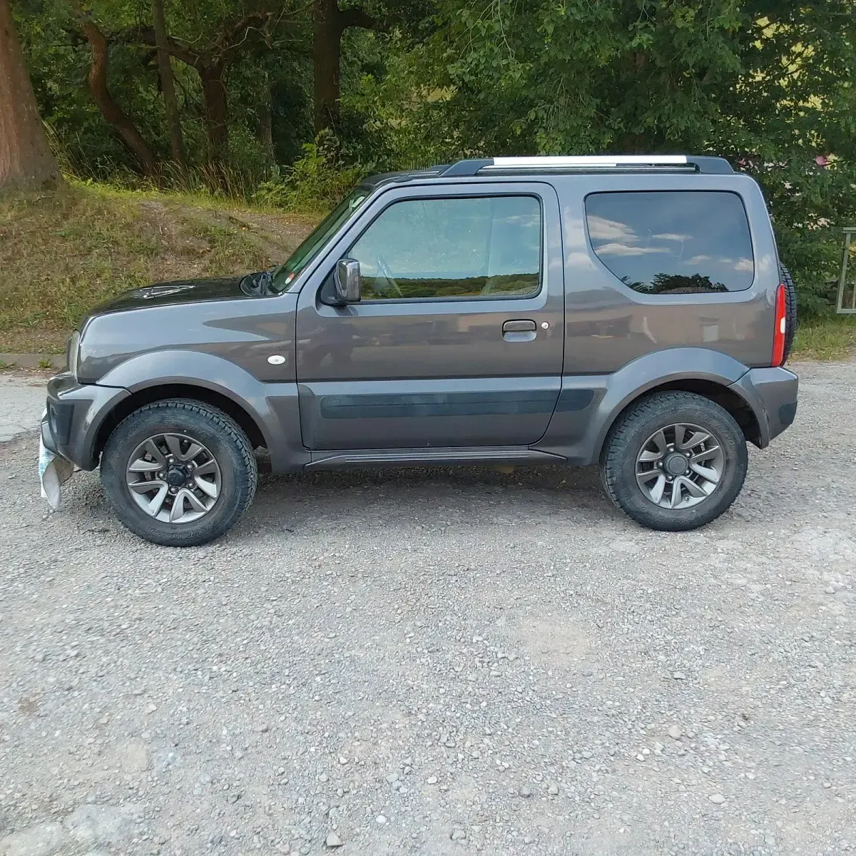 Gebraucht Suzuki Jimny Comfort 84 PS (61 kW) 2016 Grau SUV