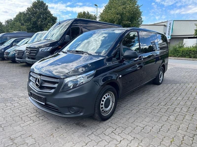 Schwarz Gebraucht 2020 Mercedes Vito Van / Kleinbus | 21.408 € (Guter Preis) - Bild 1/4
