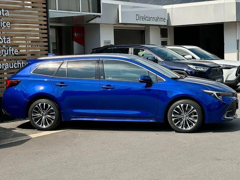 Ny Toyota Corolla 178 HK (130 kW) 2025 Blå Sedan