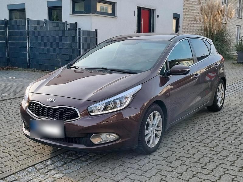 Gebraucht Kia Ceed 128 PS (94 kW) 2014 Braun Kleinwagen