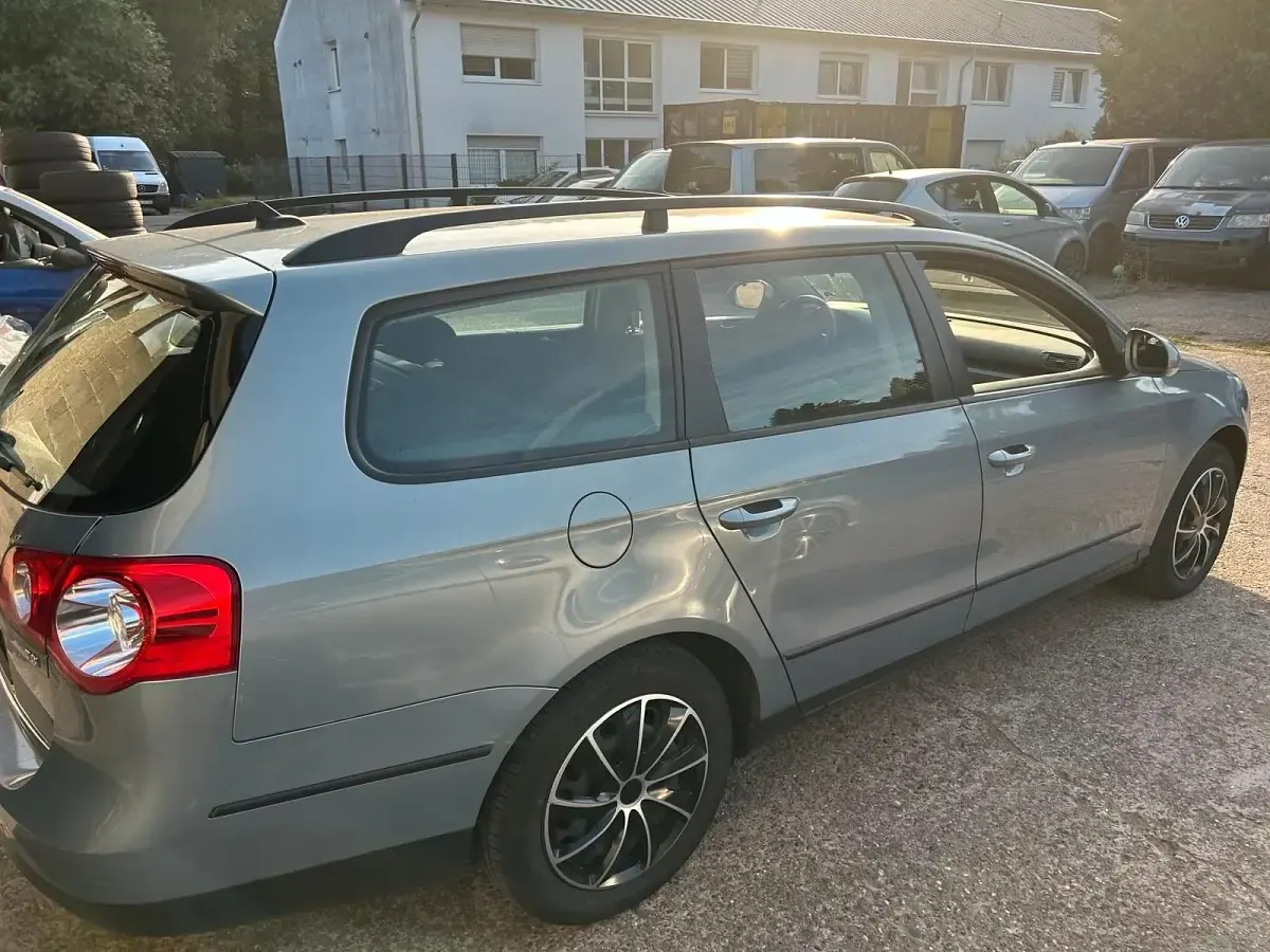 Gebraucht VW Passat 122 PS (89 kW) 2009 Blau Kombi