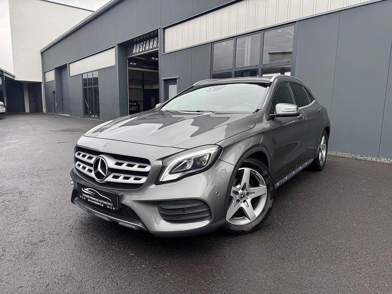 Mountaingrau Gebraucht 2019 Mercedes GLA180 AMG line SUV | 23.975 € (Etwas zu teuer) - Bild 1/4