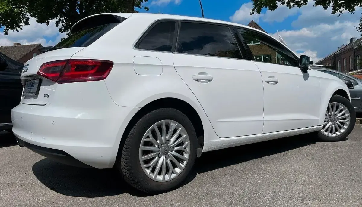 Gebraucht Audi A3 Ambiente 110 PS (80 kW) 2015 Weiß Limousine