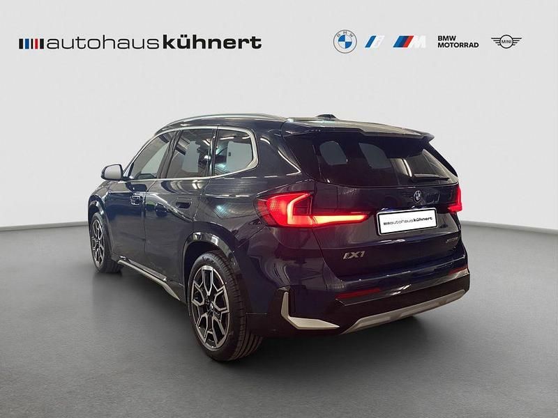 Neu BMW iX1 Performance 230 kW (313 PS) 2025 Night dusk blue SUV