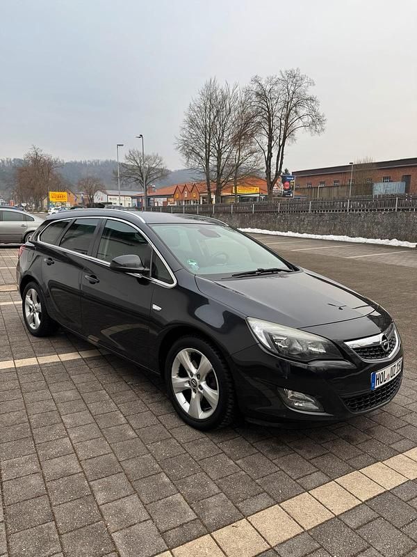 Gebraucht Opel Astra 125 PS (91 kW) 2012 Schwarz Kombi