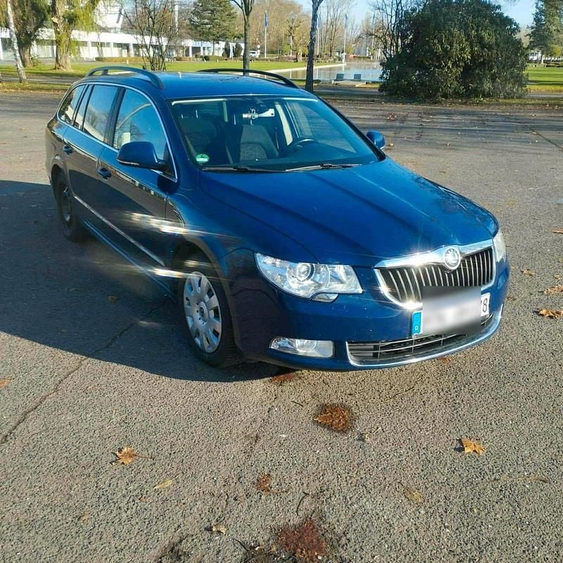 Gebraucht Skoda Superb 170 PS (125 kW) 2012 Blau Kombi