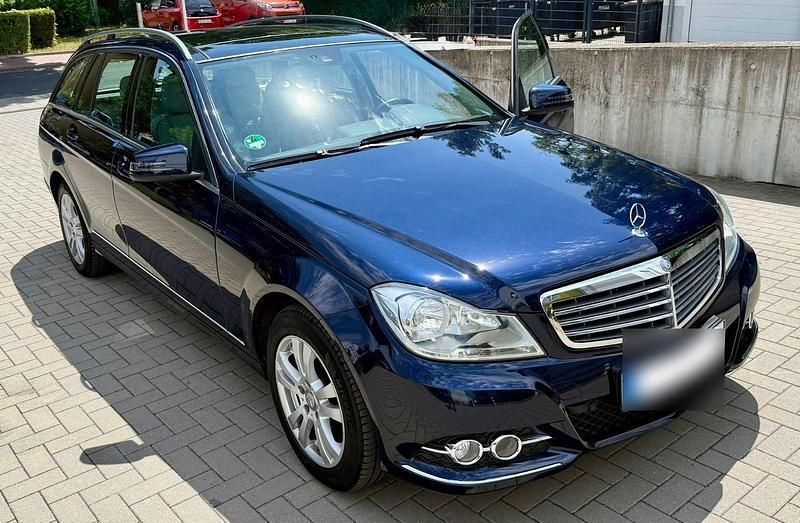 Blau Gebraucht 2012 Mercedes C180 Elegance Kombi | 13.000 € (Fairer Preis) - Bild 1/4