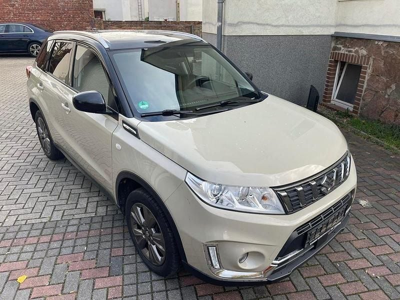 Beige Gebraucht 2018 Suzuki Vitara SUV | 13.999 € (Fairer Preis) - Bild 1/4