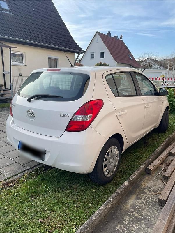 Gebraucht Hyundai i20 Edition 77 PS (56 kW) 2012 Weiß Kleinwagen