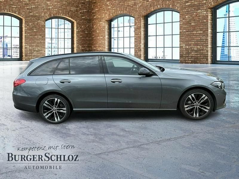 Gebraucht Mercedes C300e Night 313 PS (230 kW) 2022 Metalliclack selenitgrau Kombi