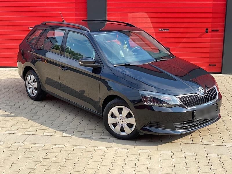 Schwarz Gebraucht 2015 Skoda Fabia Kombi | 7.999 € (Etwas zu teuer) - Bild 1/4