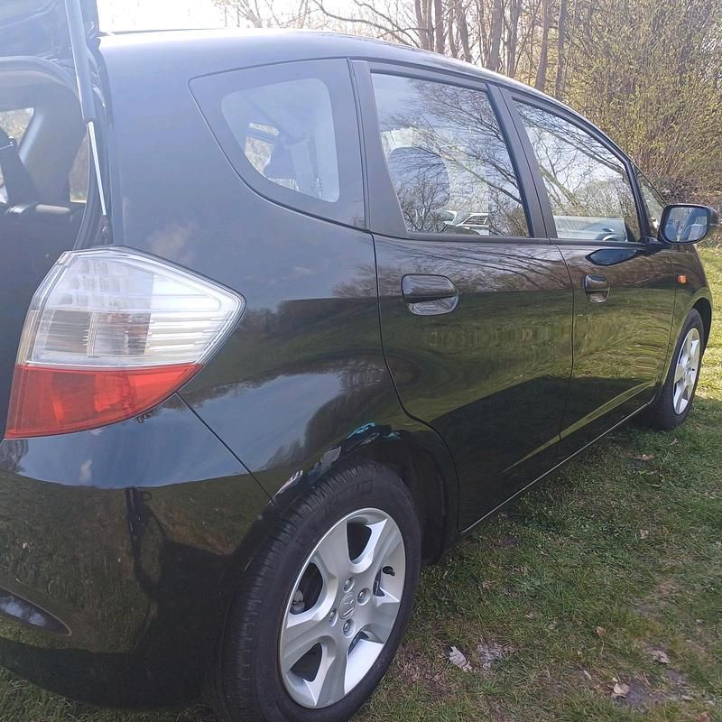 Gebraucht Honda Jazz 90 PS (66 kW) 2011 Schwarz Kleinwagen