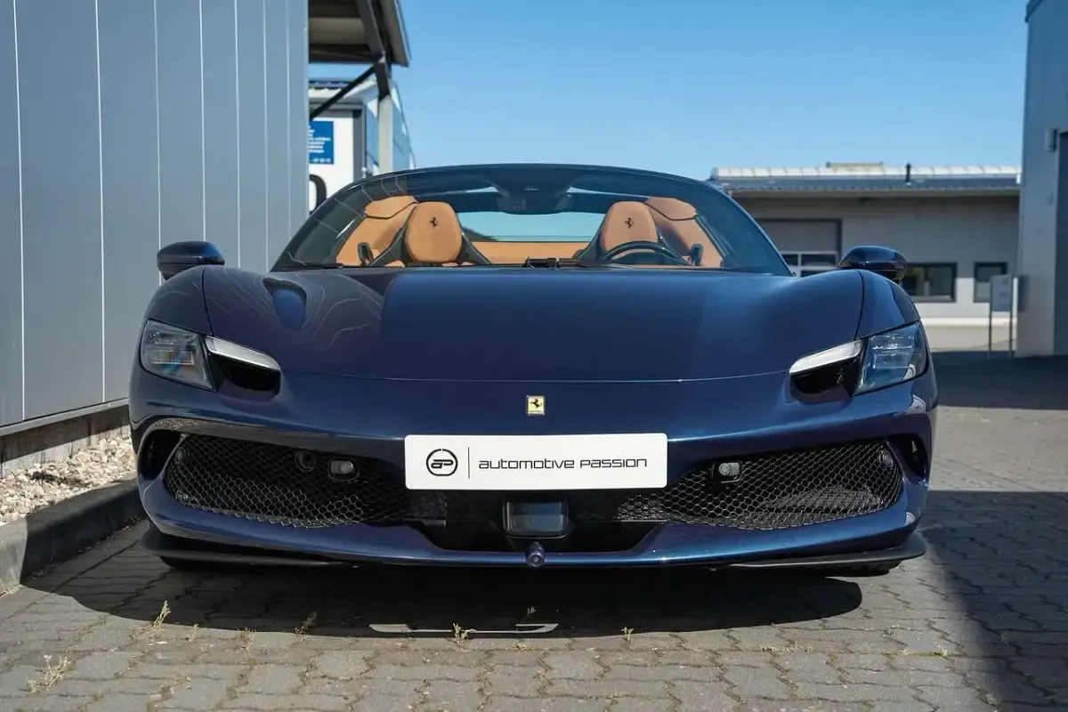 Używany Ferrari 296 829 KM (609 kW) 2025 Niebieski Kabriolet