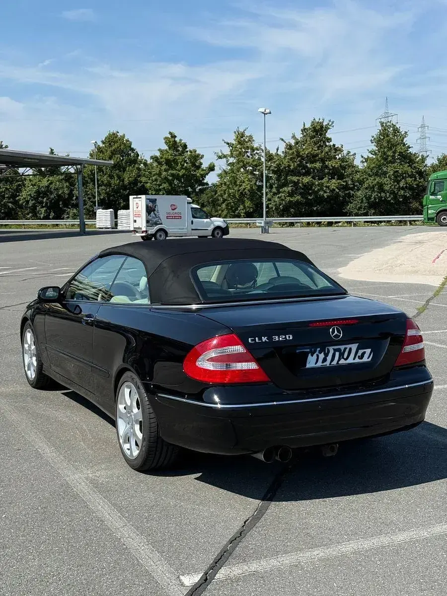 Gebraucht Mercedes CLK320 Elegance 218 PS (160 kW) 2003 Schwarz Cabrio